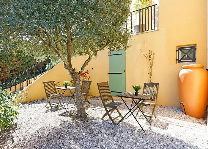 Studio Tout Confort Avec Parking Et Terrasse A Eze Village