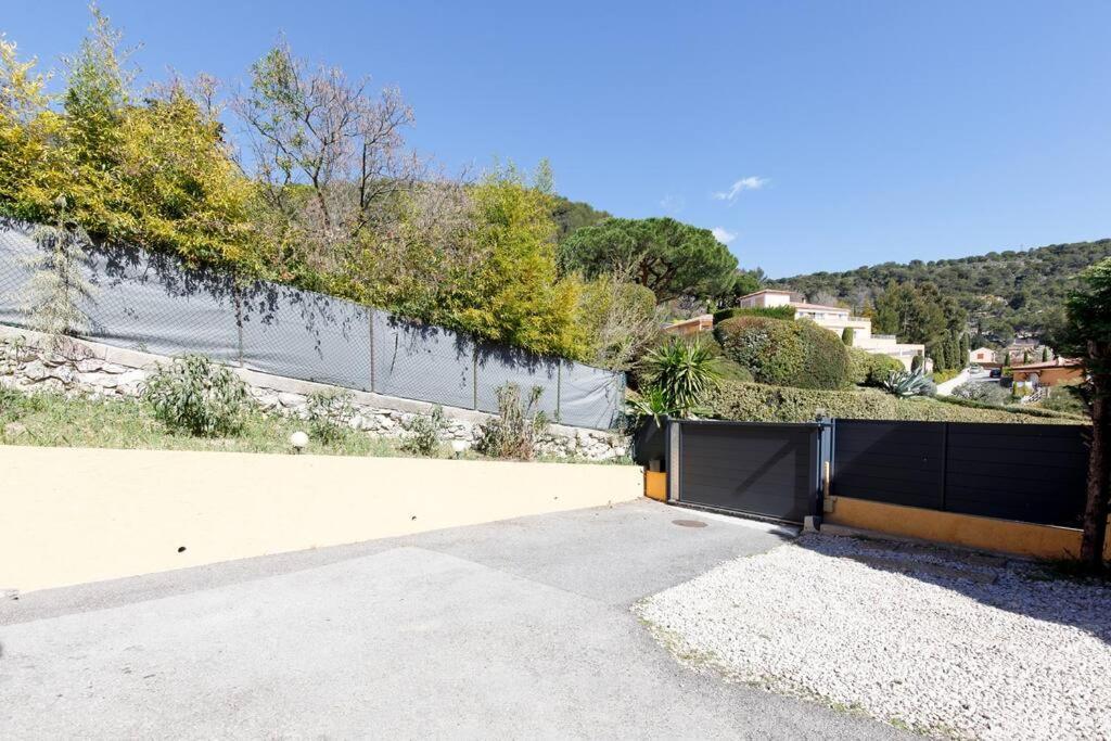 Confort Avec Parking Et Terrasse A Village