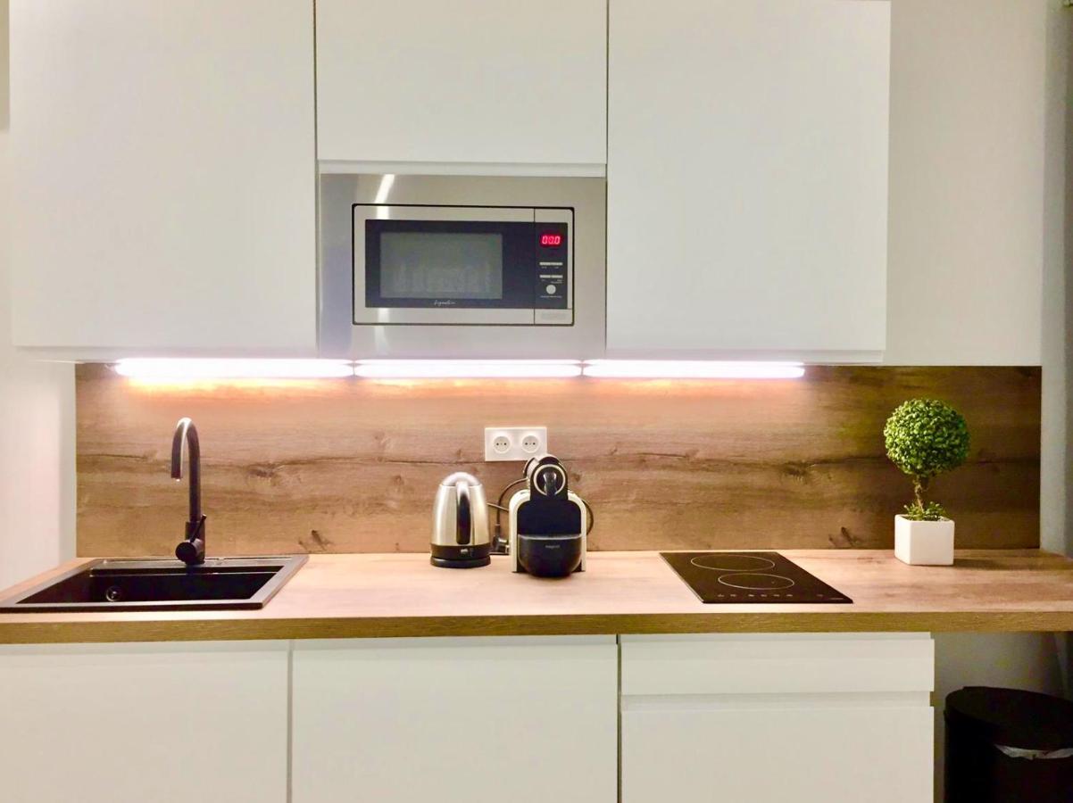 Rénové Avec Parking Et Terrasse à Village Appartement