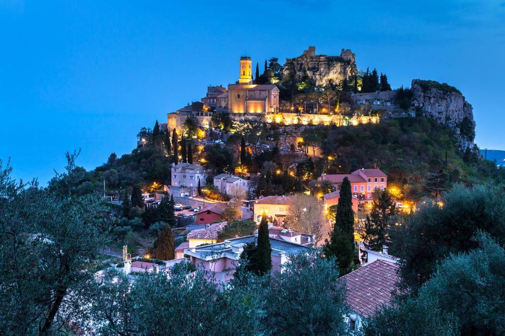 Apartment Confort Avec Parking Et Terrasse A Village Eze